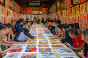 隆回滩头年画村非遗工坊盛大开放，游客定制专属《门神》体验民俗风情
