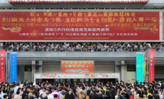 双清区宝庆瓷刻艺术馆与故宫文创联手，限量版茶具预售火爆，瞬间告罄！
